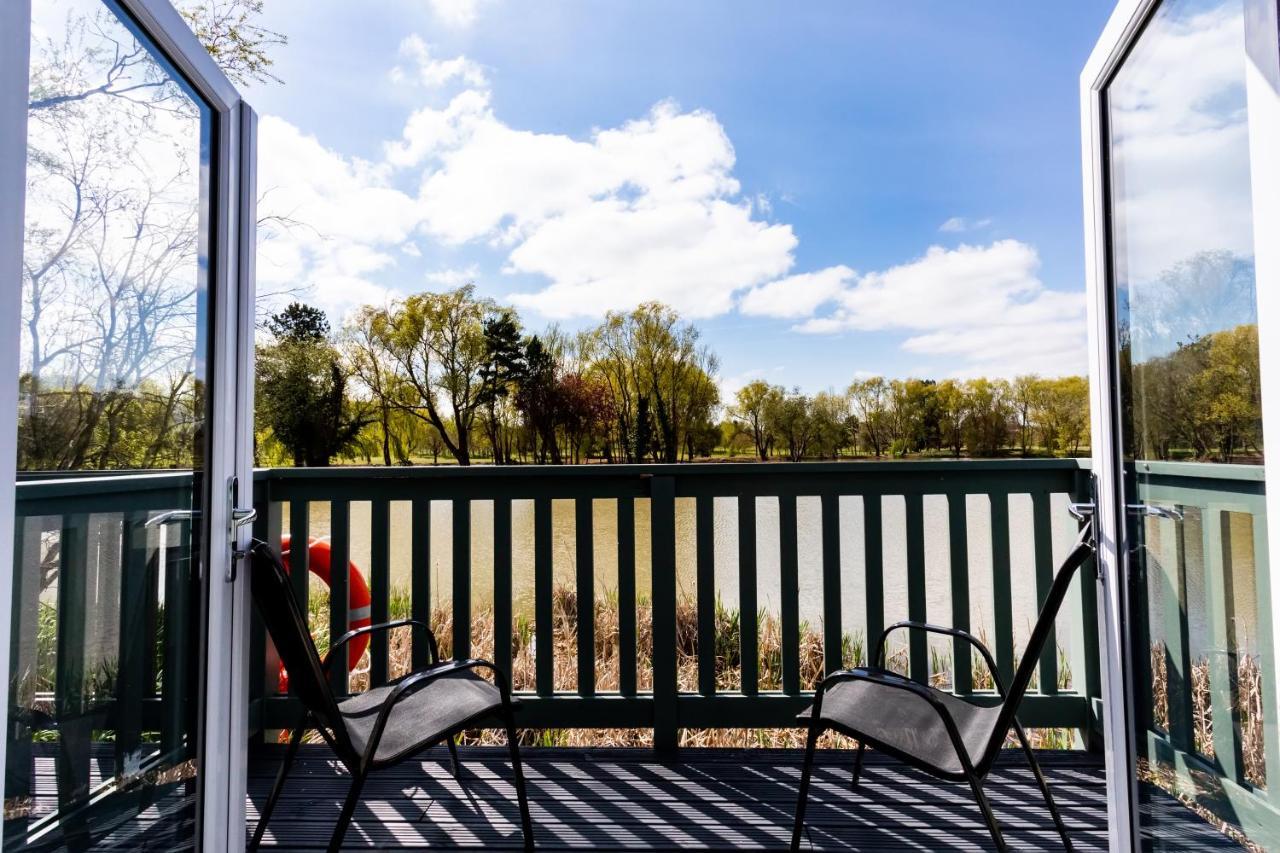 The Vale Golf & Country Club Villa Bishampton Ngoại thất bức ảnh